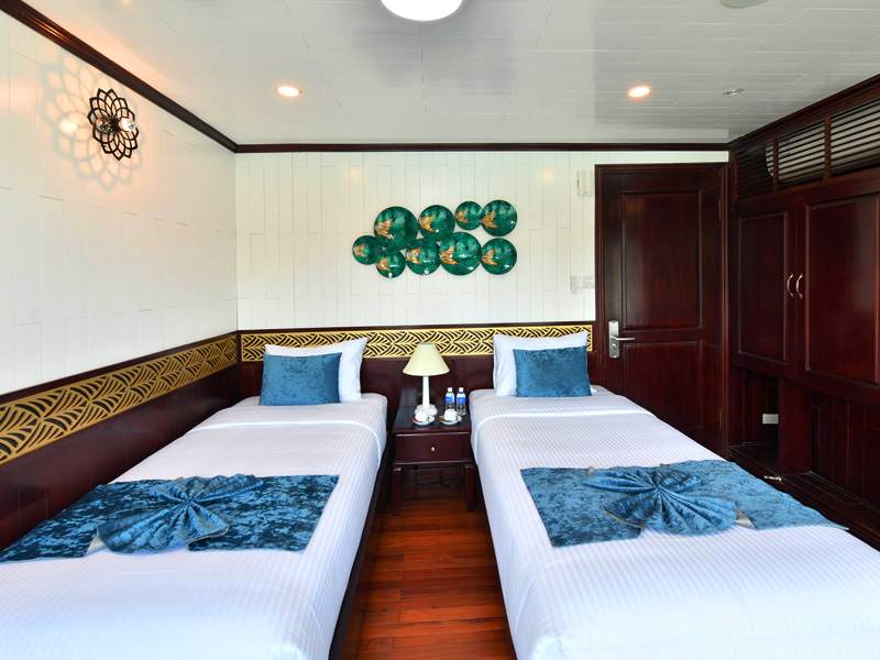 Sapphire Cruise - Deluxe Single Cabin - 1 Pax/ Cabin (Location: 1st Deck - Private Balcony)