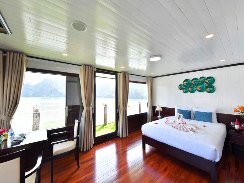 Sapphire Cruise - Suite Cabin - 2 Pax/ Cabin (Location: 2nd Deck - Large Private Balcony)